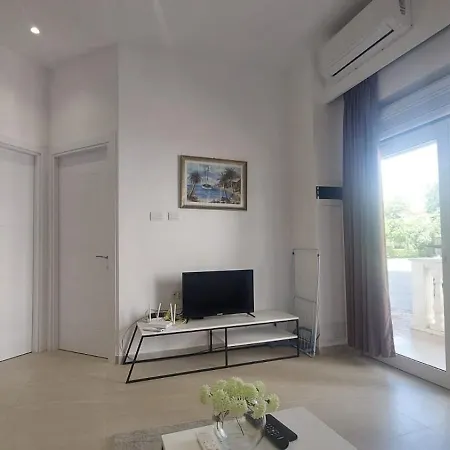 Guacka Near Appartement Golem (Tirana)